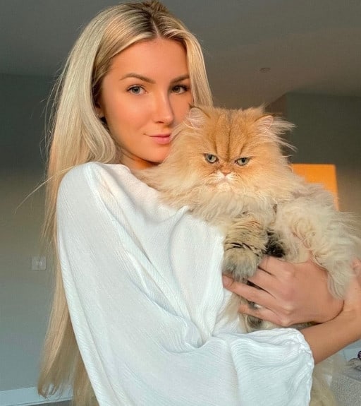 Polina Aura Biography
