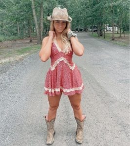 Danielle Cooper (Dani Cooppss) Biography, Wiki, Age, Height, Net Worth